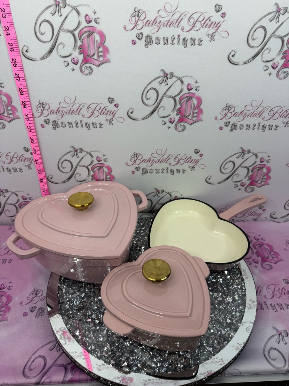 3 pots pans heart shape cast iron Pink Heart-Shaped Cookware Set lids gold knob